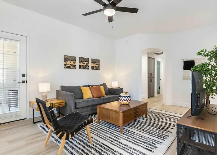Apartment 2br Cozysuites At Kierland Commons With Pool #06