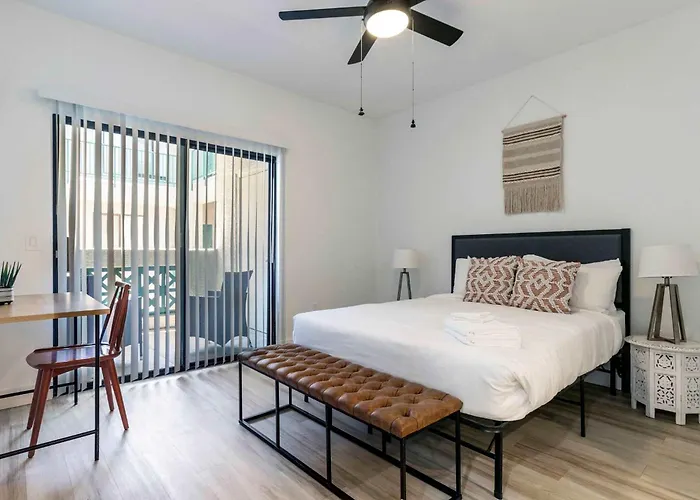 2br Cozysuites At Kierland Commons With Pool #06