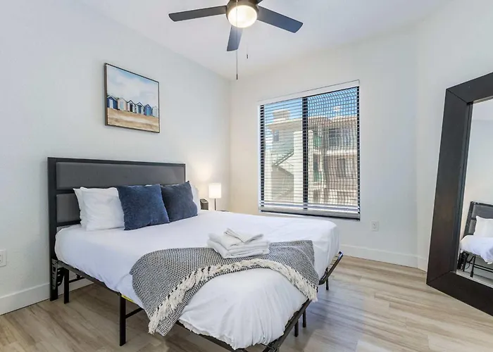 2br Cozysuites At Kierland Commons With Pool #06 Apartment *