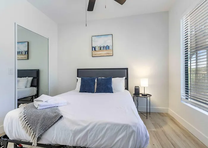 2br Cozysuites At Kierland Commons With Pool #06