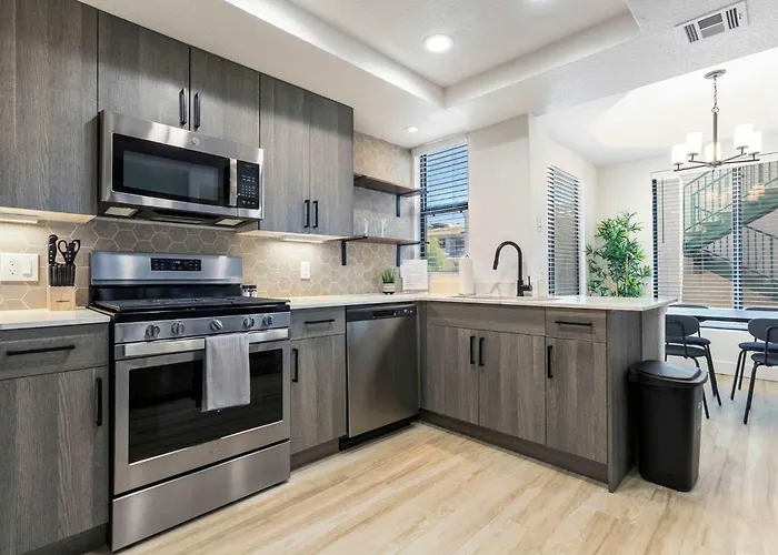 2br Cozysuites At Kierland Commons With Pool #06 *
