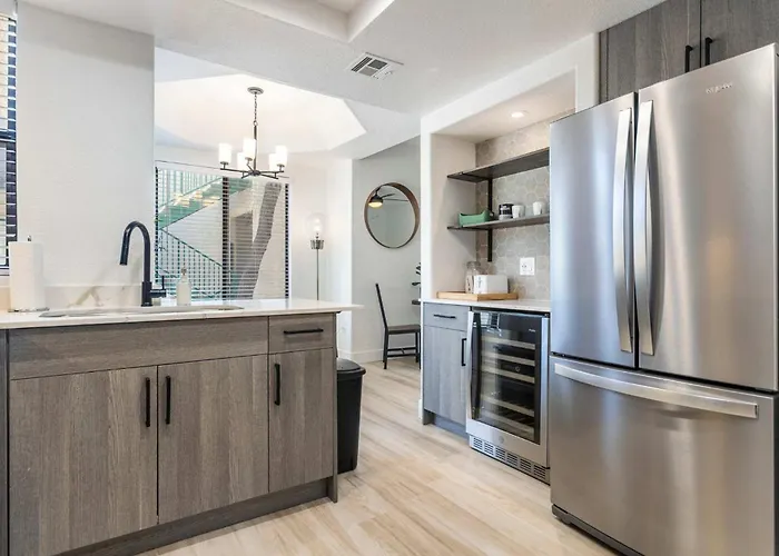 Apartment 2br Cozysuites At Kierland Commons With Pool #06