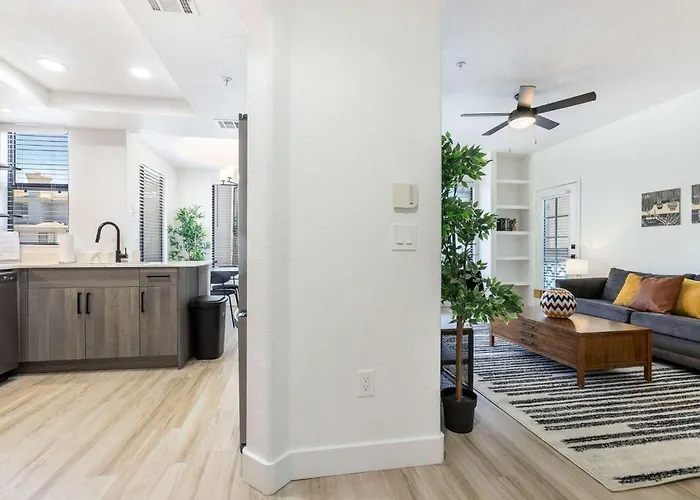 2br Cozysuites At Kierland Commons With Pool #06 *