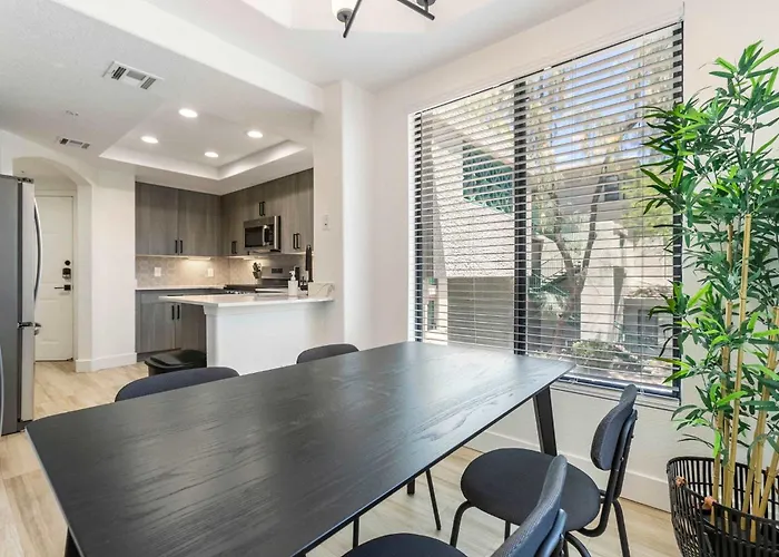 2br Cozysuites At Kierland Commons With Pool #06 Apartment *