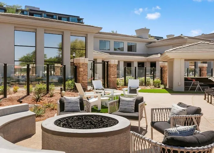 2br Cozysuites At Kierland Commons With Pool #06