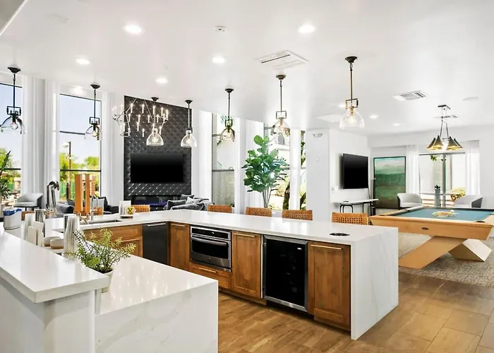 Apartment 2br Cozysuites At Kierland Commons With Pool #06 Scottsdale