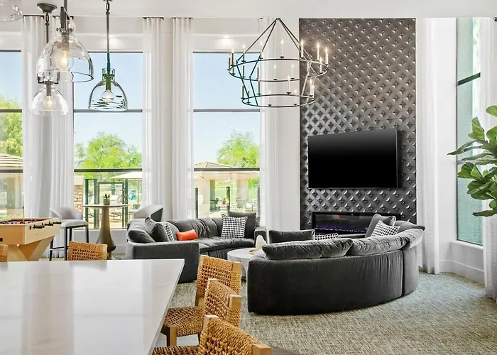 2br Cozysuites At Kierland Commons With Pool #06 Apartment