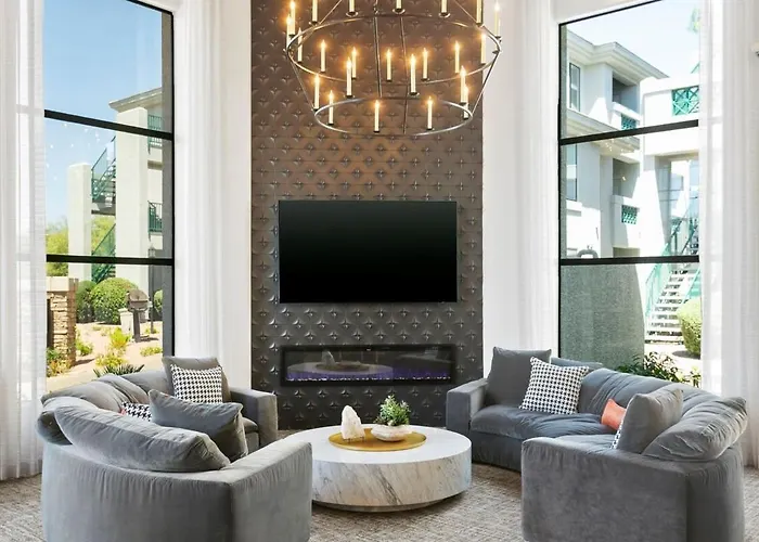 Apartment 2br Cozysuites At Kierland Commons With Pool #06