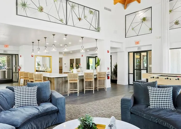 2br Cozysuites At Kierland Commons With Pool #06 Apartment
